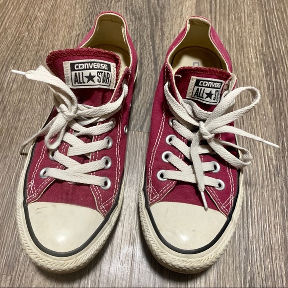 chuck taylor maroon